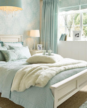 Load image into Gallery viewer, Dartmoor White Faux Fur Throw