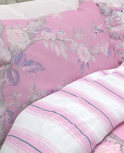 Load image into Gallery viewer, Belvedere Printed Fuchsia Duvet Cover