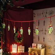 Load image into Gallery viewer, Felt Mistletoe Bunting
